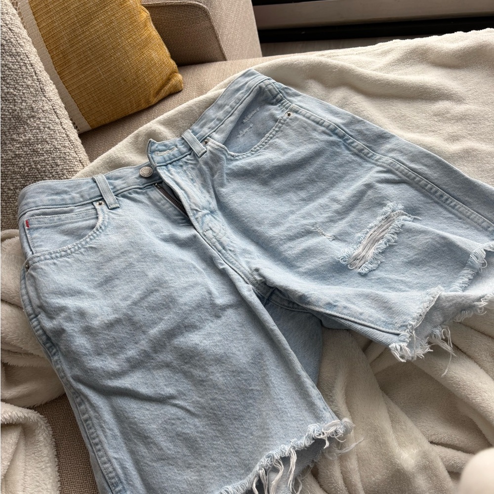 Aritzia Sunday Best Mid Length Jean Shorts - Light Blue Distressed - Size 4